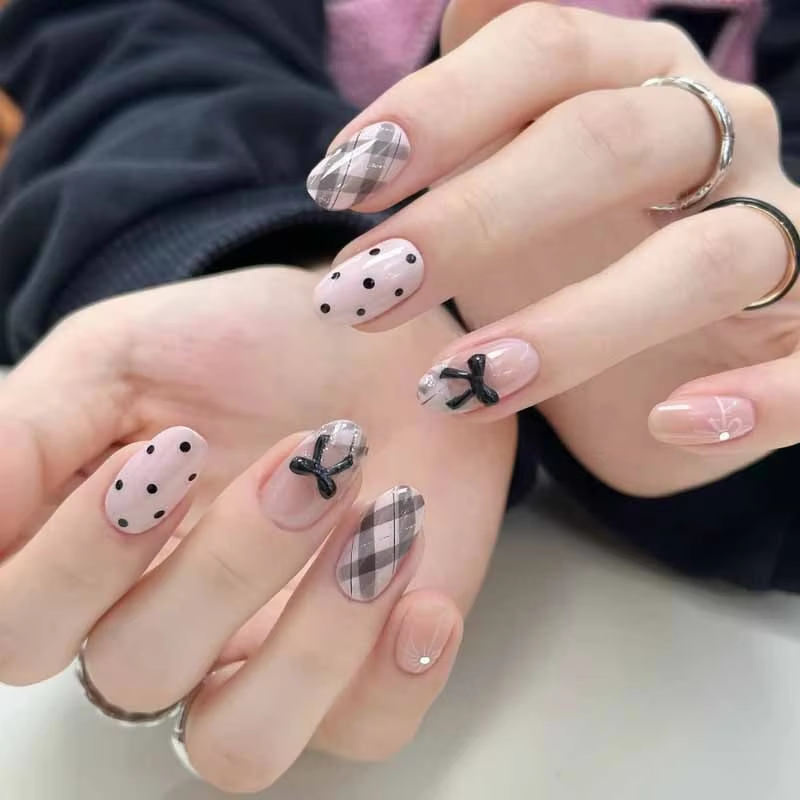 Press On Nail Set - 24 stuks Franse geruite bonenpasta roze