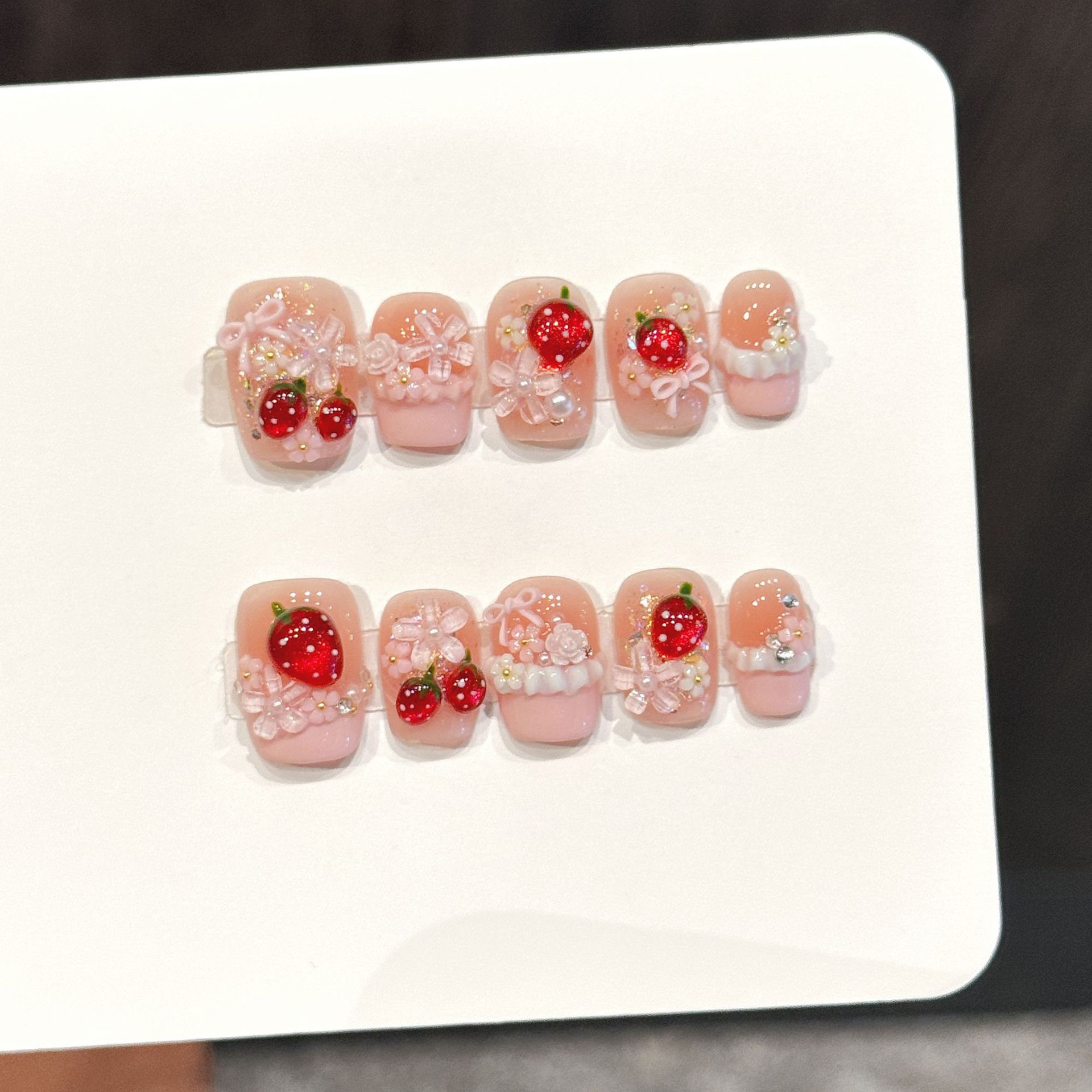Nail Art Flower - 10 stuks schattige rode aardbei druk