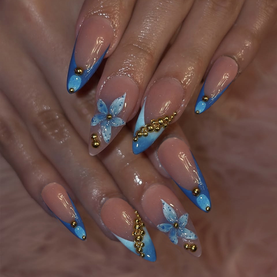 Nude nepnagels met roze blauwe - Nail Art Flower recensie en prijs